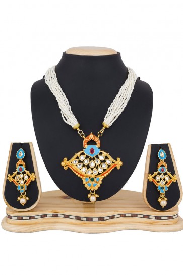 Charming Golden Party Wear Alloy Necklace Set